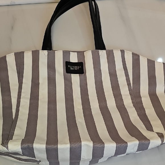 Victoria's Secret Black and White Tote Bag - Picture 1 of 10